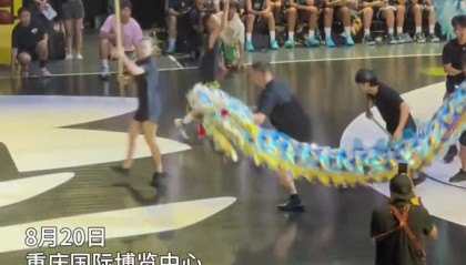 永利游戏-库里团队舞龙登场惊艳全场，中国风情满分呈现