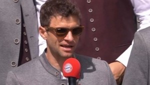 穆勒夺冠庆典感言：感谢你们陪我度过这美好岁月，请继续支持拜仁